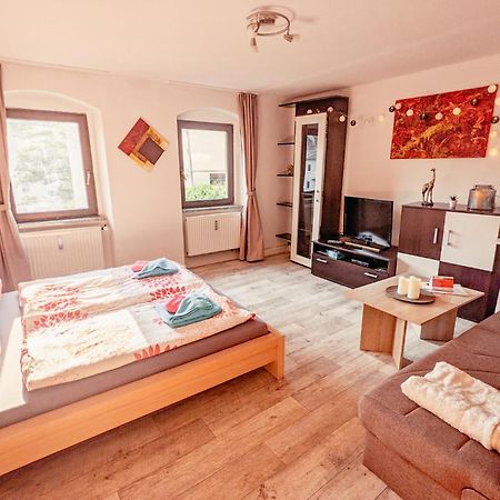 Famzi - Urlaubsmagie - Familienwohnung Mit Gemeinschaftsgarten, -Sauna & -Pool Sebnitz Bagian luar foto