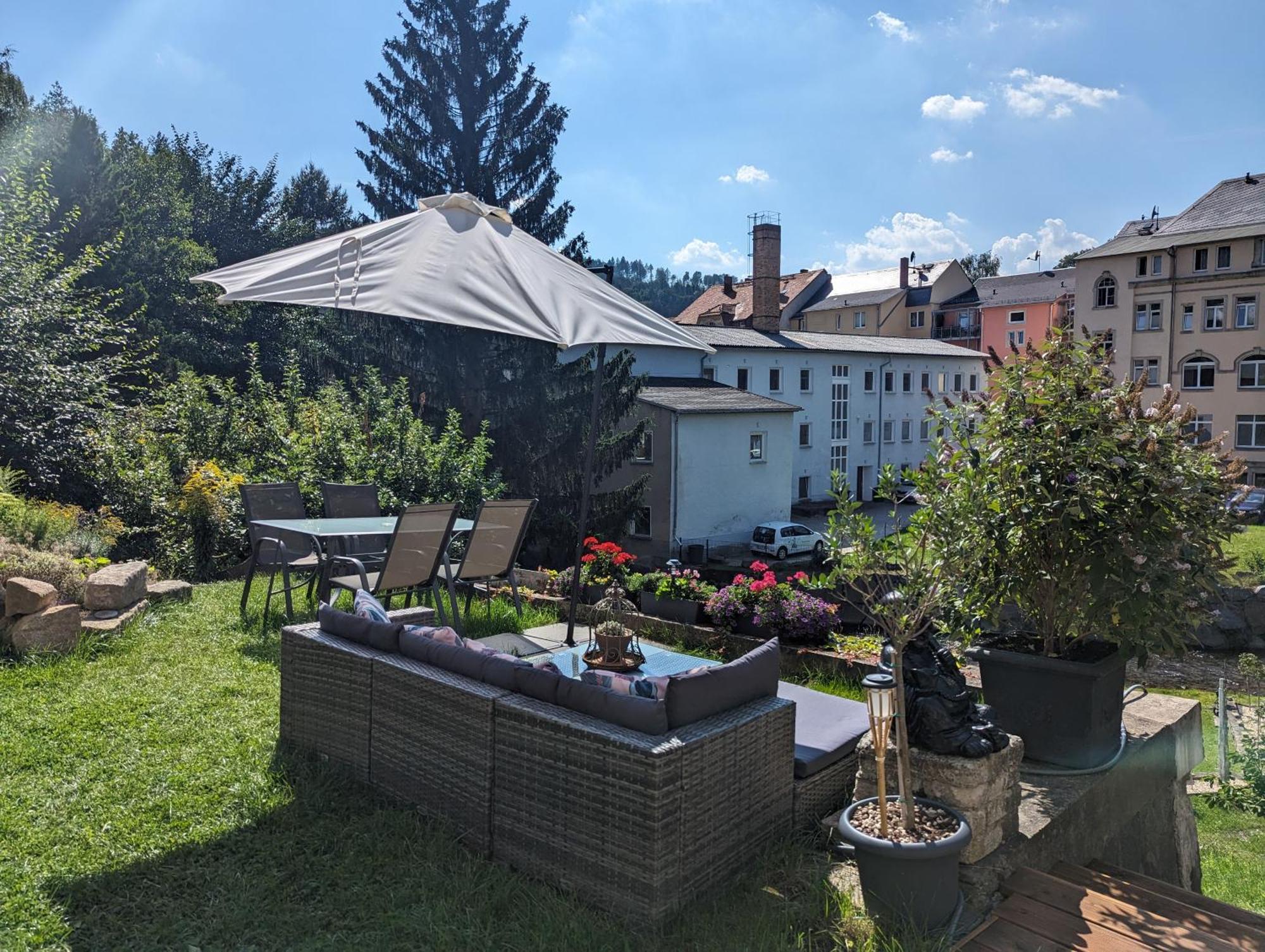 Famzi - Urlaubsmagie - Familienwohnung Mit Gemeinschaftsgarten, -Sauna & -Pool Sebnitz Bagian luar foto