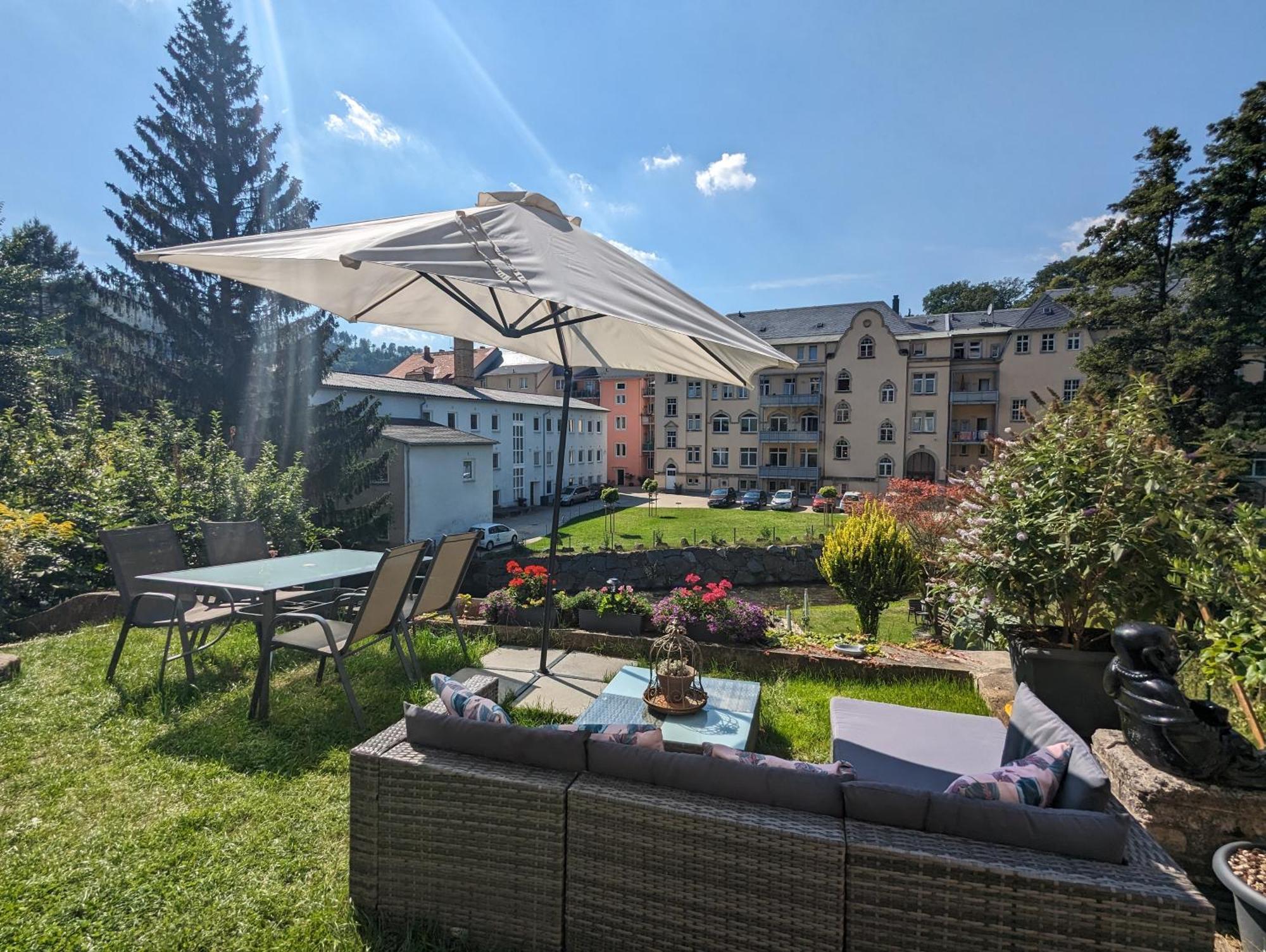Famzi - Urlaubsmagie - Familienwohnung Mit Gemeinschaftsgarten, -Sauna & -Pool Sebnitz Bagian luar foto