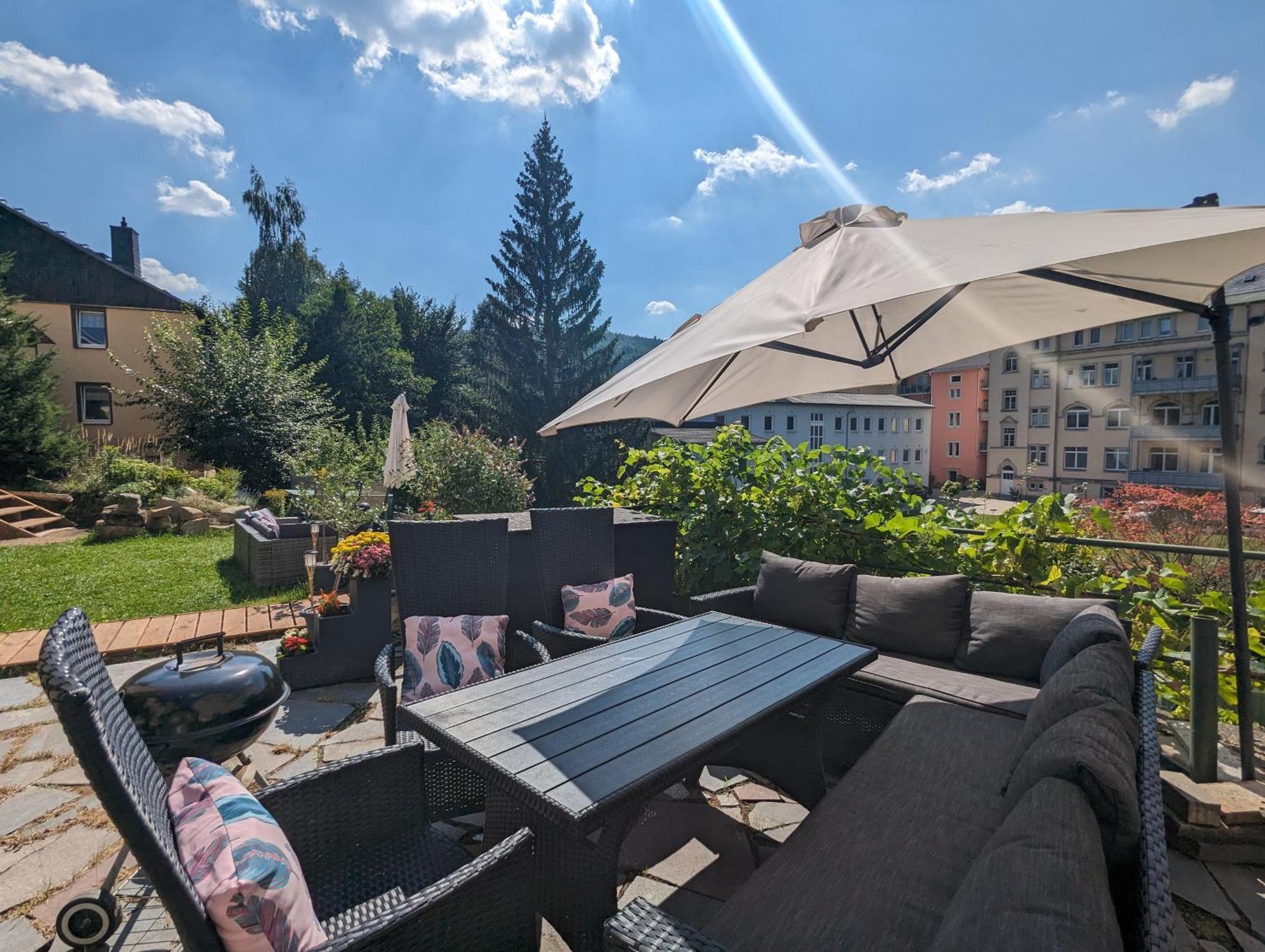 Famzi - Urlaubsmagie - Familienwohnung Mit Gemeinschaftsgarten, -Sauna & -Pool Sebnitz Bagian luar foto