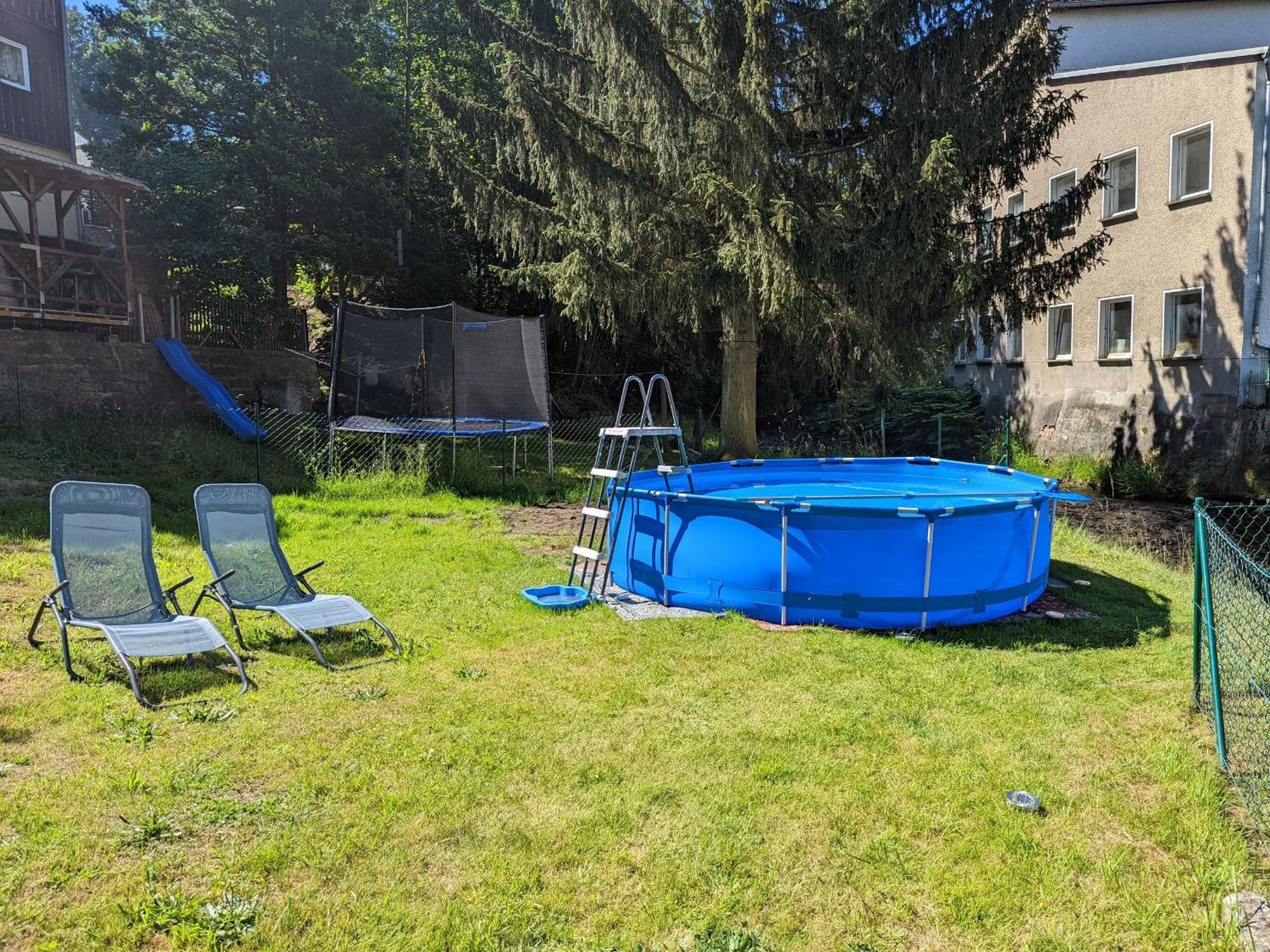 Famzi - Urlaubsmagie - Familienwohnung Mit Gemeinschaftsgarten, -Sauna & -Pool Sebnitz Bagian luar foto