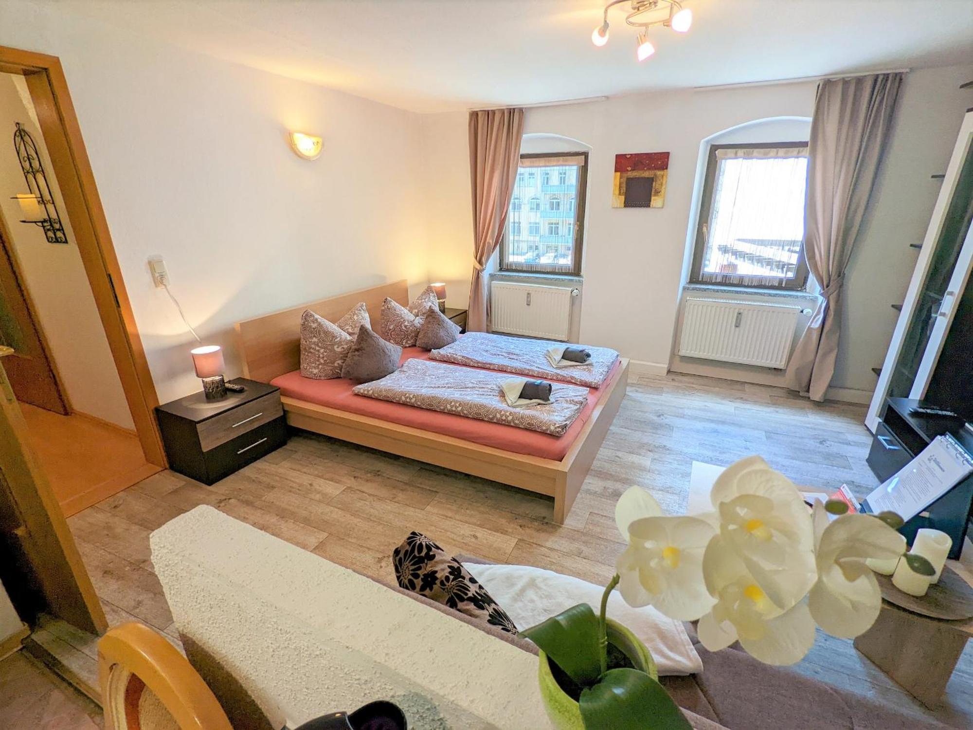 Famzi - Urlaubsmagie - Familienwohnung Mit Gemeinschaftsgarten, -Sauna & -Pool Sebnitz Bagian luar foto