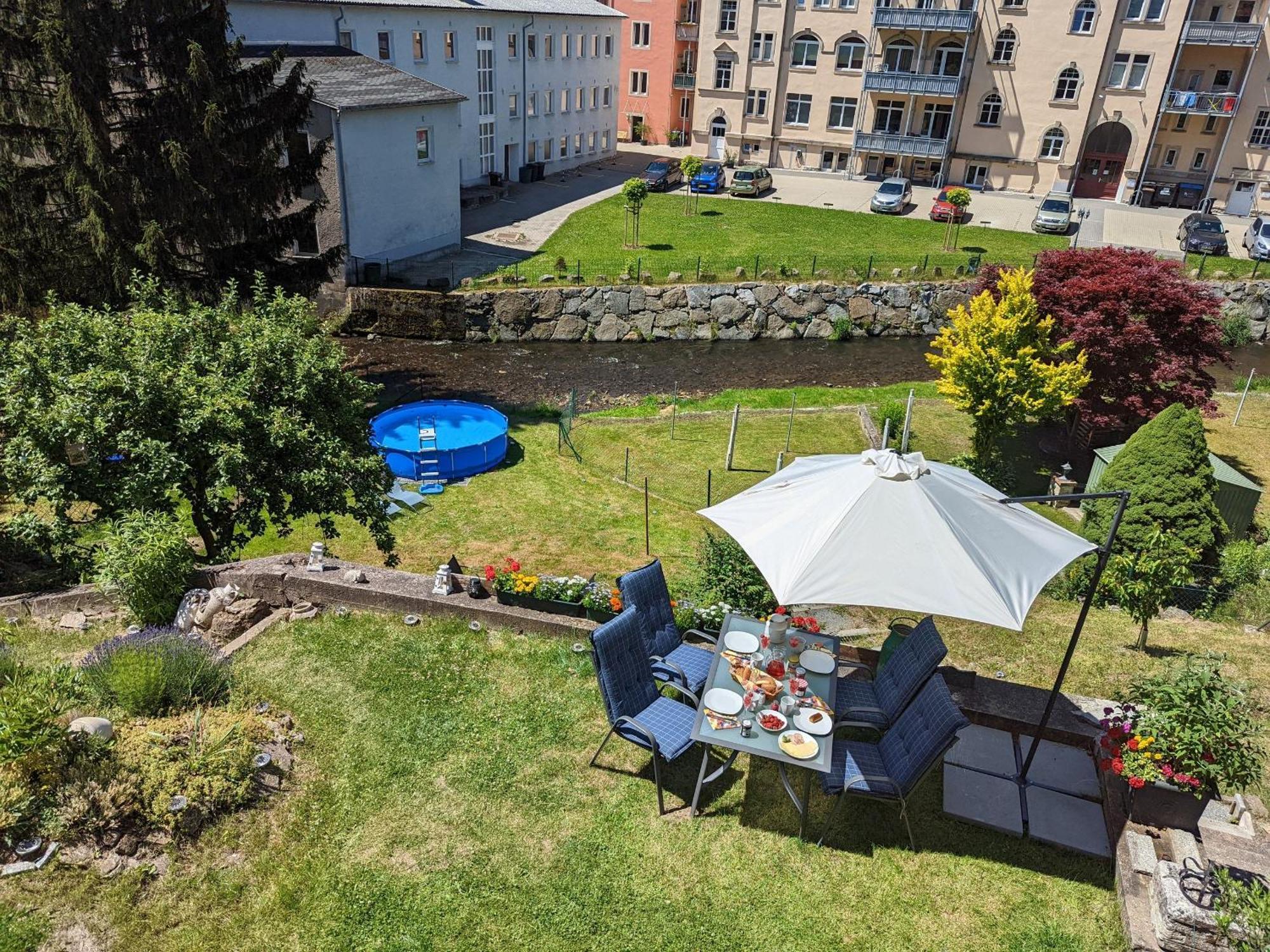 Famzi - Urlaubsmagie - Familienwohnung Mit Gemeinschaftsgarten, -Sauna & -Pool Sebnitz Bagian luar foto